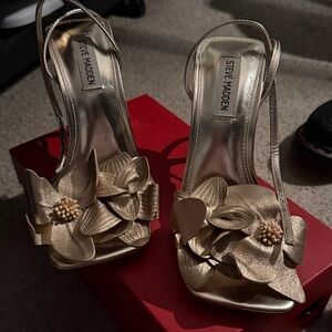 Steve Madden Metallic Gold Floral Heels